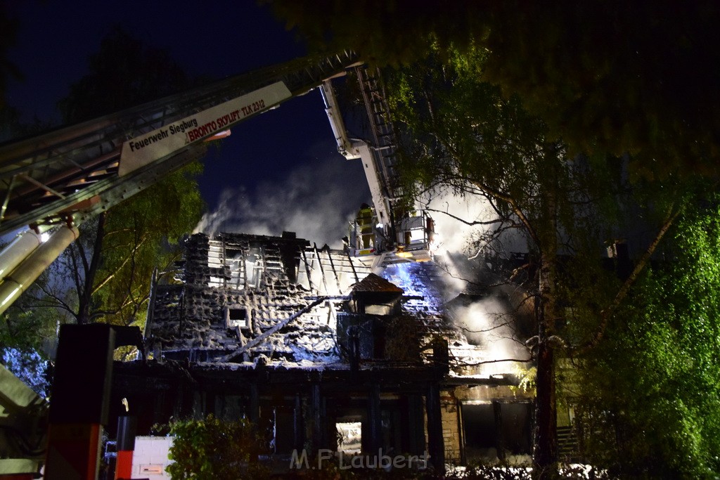 Grossfeuer Einfamilienhaus Siegburg Muehlengrabenstr P0601.JPG - Miklos Laubert